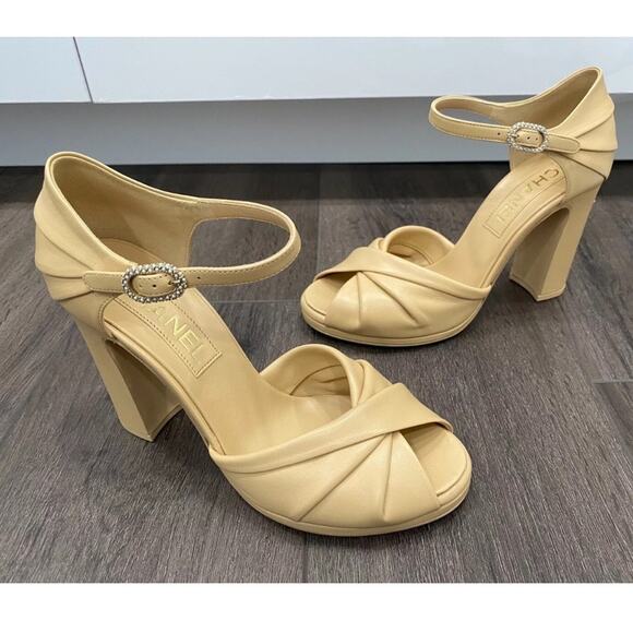 CHANEL BEIGE LEATHER PEARL CC LOGO HEELS SANDALS SHOES Size 38.5 new w/box - Picture 13 of 15